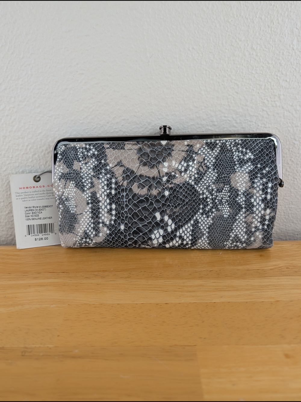 Hobo Lauren Exotica Gray Genuine Leather Snake-Print Texture Clutch Wallet NWT - Picture 2 of 11